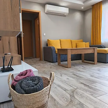 Apartman Boutique Yellow 1